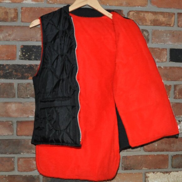 Vintage 1988 Calgary Winter Olympic  Black Puffer Vest Fuzzy Red Lining S - Picture 4 of 4